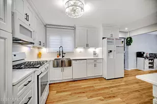 11 Spyros Dr, South Amboy, NJ 08879 - Photo 7