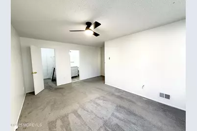 33 Tulip Lane, Freehold, NJ 07728 - Photo 11