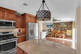 237 Rodman Ct, Eatontown, NJ 07724 - Photo 9