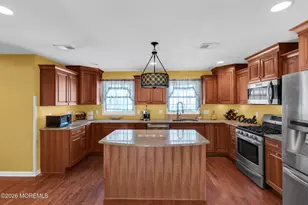 237 Rodman Ct, Eatontown, NJ 07724 - Photo 17