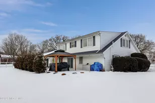 46 Winchester Dr, Freehold, NJ 07728 - Photo 37