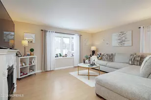 46 Winchester Dr, Freehold, NJ 07728 - Photo 9