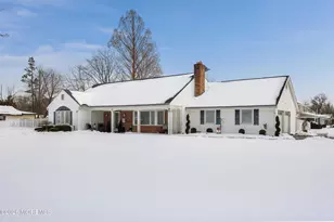 46 Winchester Dr, Freehold, NJ 07728 - Photo 3