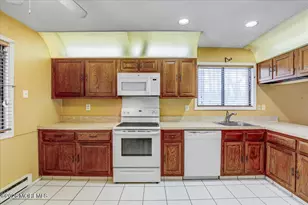 239 Medford Ct, Manalapan Township, NJ 07726 - Photo 5