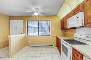 239 Medford Ct, Manalapan Township, NJ 07726 - Photo 7