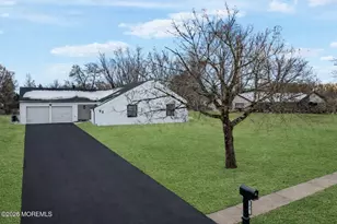 82 Oriskany Dr, Freehold, NJ 07728 - Photo 3