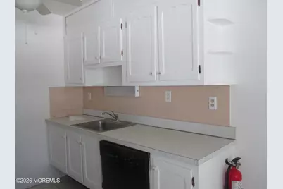 306A W Malvern Court, Lakewood, NJ 08701 - Photo 5