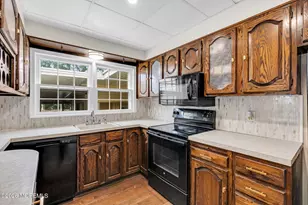 17 Crestview Dr, Middletown, NJ 07748 - Photo 11