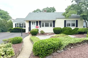17 Crestview Dr, Middletown, NJ 07748 - Photo 3