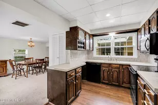 17 Crestview Dr, Middletown, NJ 07748 - Photo 9