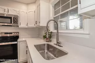 8E Benjamin Franklin Dr, Monroe Township, NJ 08831 - Photo 5