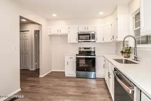 8E Benjamin Franklin Dr, Monroe Township, NJ 08831 - Photo 3