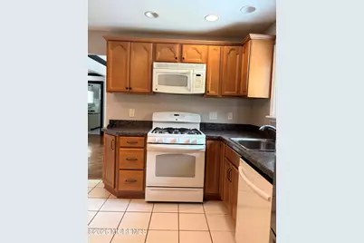 210 Henderson Court #84, Matawan, NJ 07747 - Photo 5