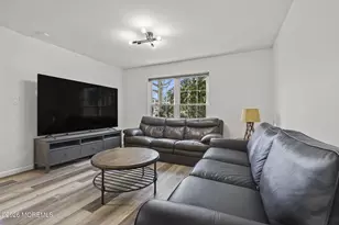 1604 Buckingham Cir, Middletown, NJ 07748 - Photo 11