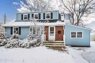 325 Hollie Dr E, Belford, NJ 07718 - Photo 3