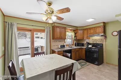 325 Hollie Drive E, Belford, NJ 07718 - Photo 7