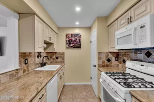 390 Crawford St, Shrewsbury, NJ 07724 - Photo 3