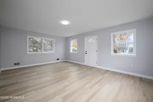 998 Woodmere Dr, Aberdeen Township, NJ 07735 - Photo 7