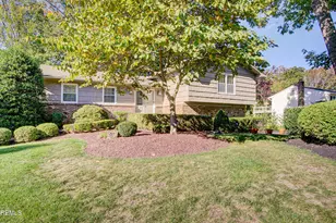 8 Manor Dr, Manalapan Township, NJ 07726 - Photo 5