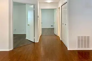 407 Hampton Ct, Manalapan Township, NJ 07726 - Photo 3