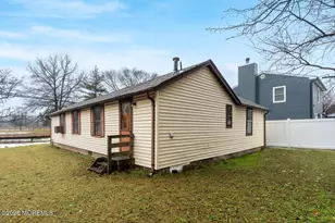 51 Holmes Pl, North Middletown, NJ 07748 - Photo 5