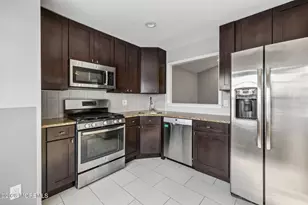 412 Hampton Ct, Manalapan Township, NJ 07726 - Photo 3