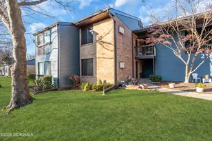 218 Medford Ct, Manalapan Township, NJ 07726 - Photo 3