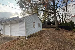 574 Hopping Rd, Belford, NJ 07718 - Photo 5