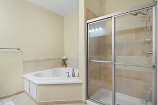 424 Regency Pl, Woodbridge Township, NJ 07095 - Photo 25