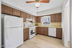 36 Ruth Pl, Eatontown, NJ 07724 - Photo 9