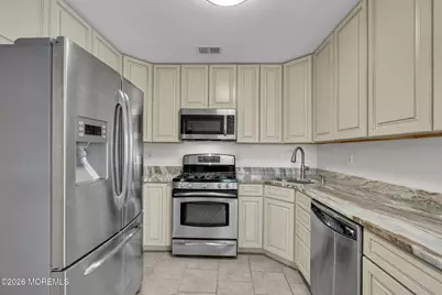 9 Dickenson Court, Freehold, NJ 07728 - Photo 5