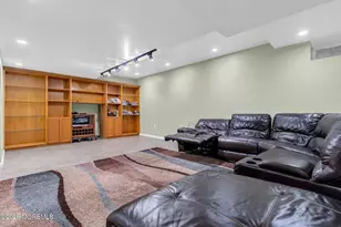 18 Lysbeth Ln, Matawan, NJ 07747 - Photo 33