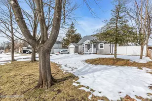 15 Pica Pl, Tinton Falls, NJ 07724 - Photo 5