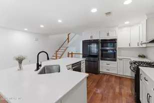 35 Harbor Bay Cir, Laurence Harbor, NJ 08879 - Photo 9