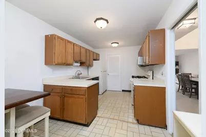 8 Beverly Court, Tinton Falls, NJ 07724 - Photo 9