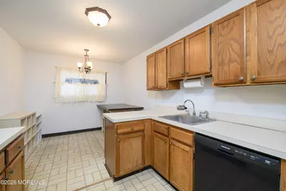 8 Beverly Court, Tinton Falls, NJ 07724 - Photo 11