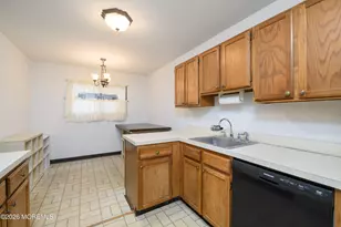 8 Beverly Ct, Tinton Falls, NJ 07724 - Photo 11