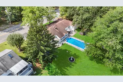 742 W Commodore Boulevard, Jackson, NJ 08527 - Photo 1