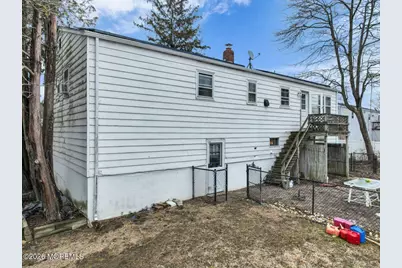 88 Lynn Court, Belford, NJ 07718 - Photo 33