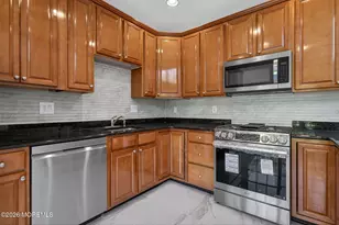 46 Demarest Dr, Manalapan Township, NJ 07726 - Photo 9