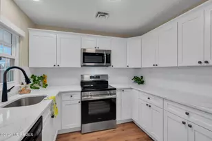 598B Lake Point Dr, Lakewood, NJ 08701 - Photo 3