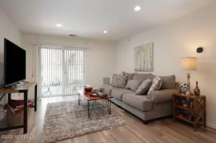 1015 Wedgewood Cir, Belford, NJ 07718 - Photo 17