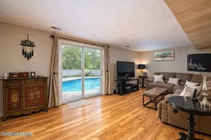 25 Tarrytown Rd, Manalapan Township, NJ 07726 - Photo 13