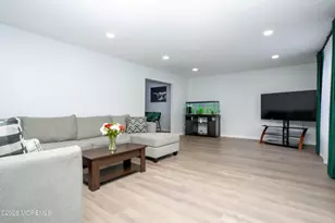 29 Maple St, Middletown, NJ 07758 - Photo 3