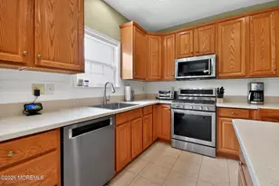 33 Samantha Cir, Matawan, NJ 07747 - Photo 19