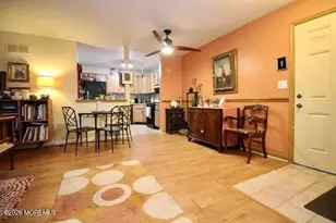 21 Austin Ct, Freehold, NJ 07728 - Photo 7