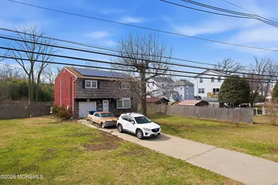 610 Center Avenue, Belford, NJ 07718 - Photo 3
