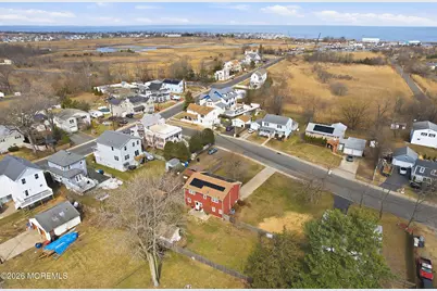 610 Center Avenue, Belford, NJ 07718 - Photo 19