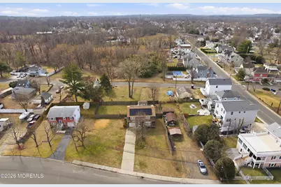 610 Center Avenue, Belford, NJ 07718 - Photo 9