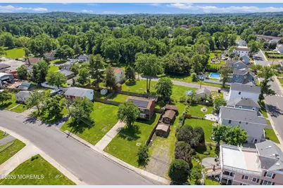 610 Center Avenue, Belford, NJ 07718 - Photo 5